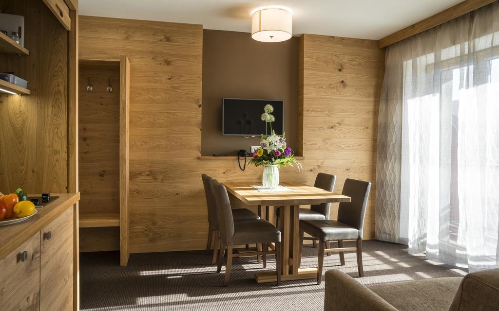 Mittendorf Klimaresidence Schenna Ruang foto